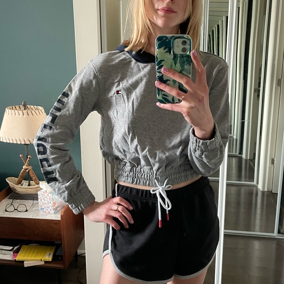 Cropped Tommy hoodie - Picture 2 of 4